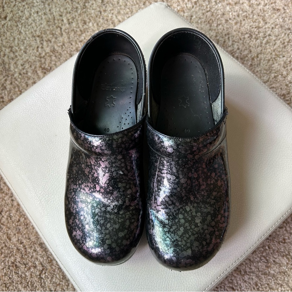 Dansko Black Patent Leather Iridescent Water Drop Pattern Clog Size 40 EU/ 10 US - Picture 1 of 11
